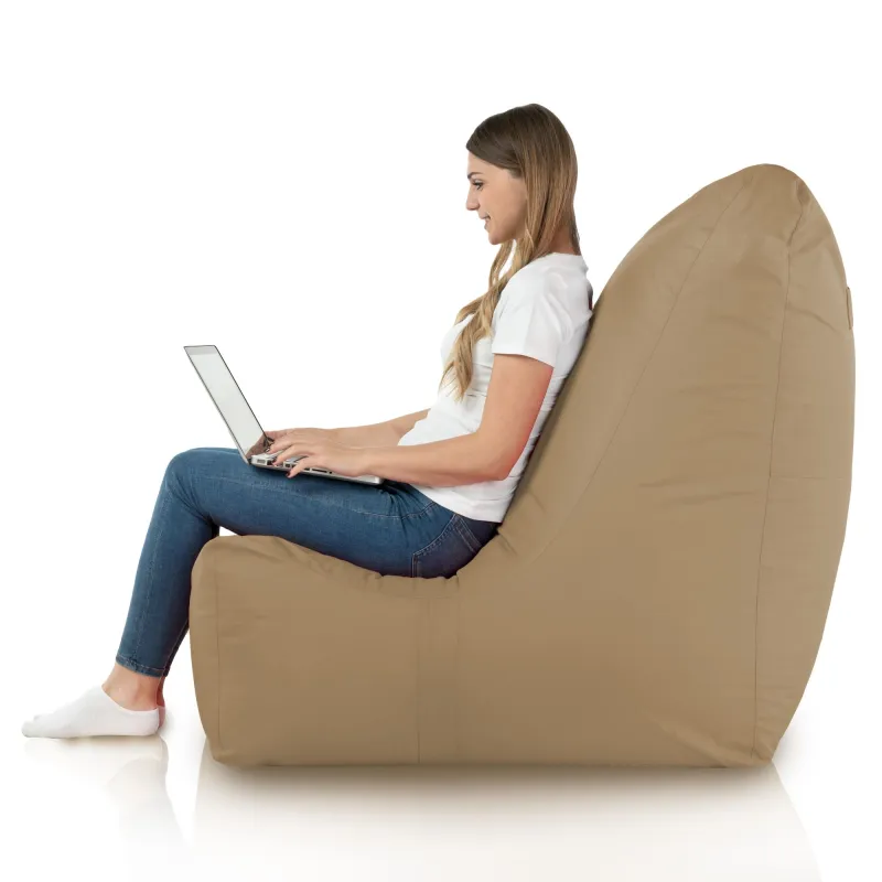 Biały fotel pufa sako z nylonu – czy sprawdzi się na tarasie lub w domu?