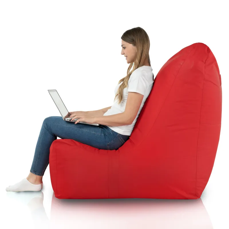 Biały fotel pufa sako z nylonu – czy sprawdzi się na tarasie lub w domu?