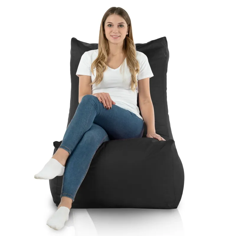 Biały fotel pufa sako z nylonu – czy sprawdzi się na tarasie lub w domu?