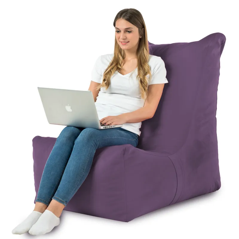 Perłowy fotel pufa sako z pluszu – jak wprowadzić lekkość i blask do salonu?