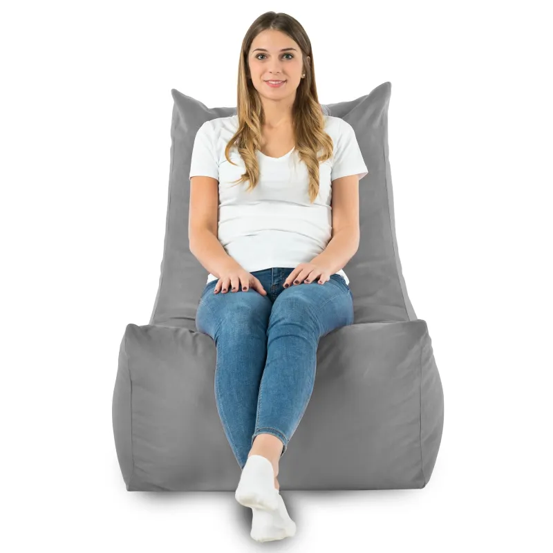 Perłowy fotel pufa sako z pluszu – jak wprowadzić lekkość i blask do salonu?