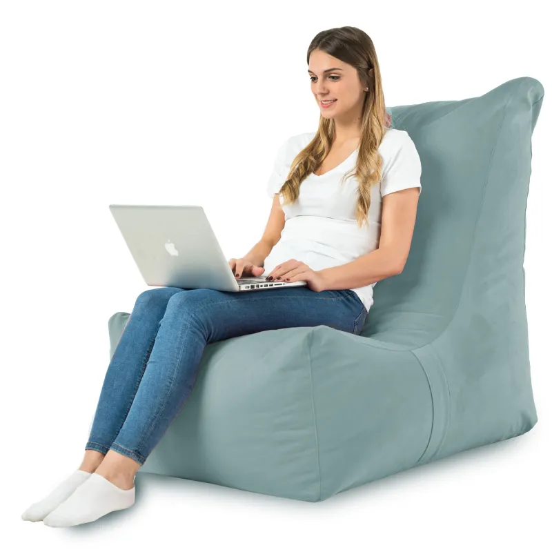 Perłowy fotel pufa sako z pluszu – jak wprowadzić lekkość i blask do salonu?