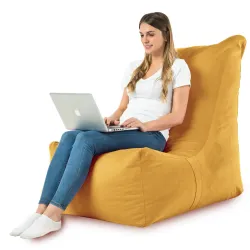 Perłowy fotel pufa sako z pluszu – jak wprowadzić lekkość i blask do salonu?