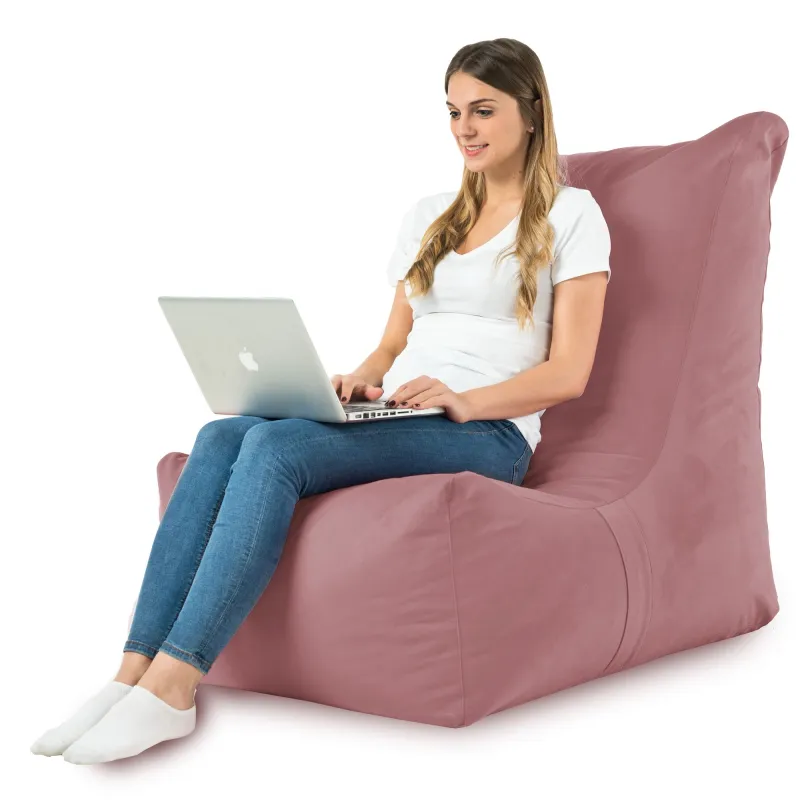 Perłowy fotel pufa sako z pluszu – jak wprowadzić lekkość i blask do salonu?