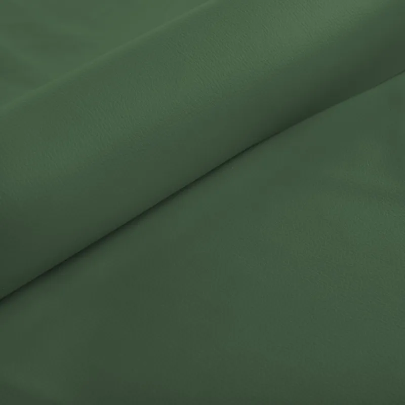 Biała pufa pod nogi z ekoskóry do salonu: praktyczne wskazówki użytkowe.