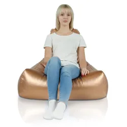 Czy czerwony fotel pufa sako z ekoskóry pasuje do nowoczesnych wnętrz?